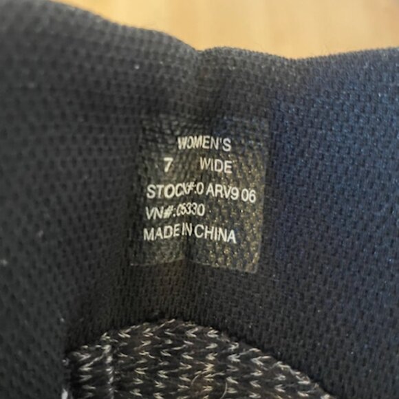 Ladies LL Bean Size 7 wide Hiking Boots. - Picture 7 of 8